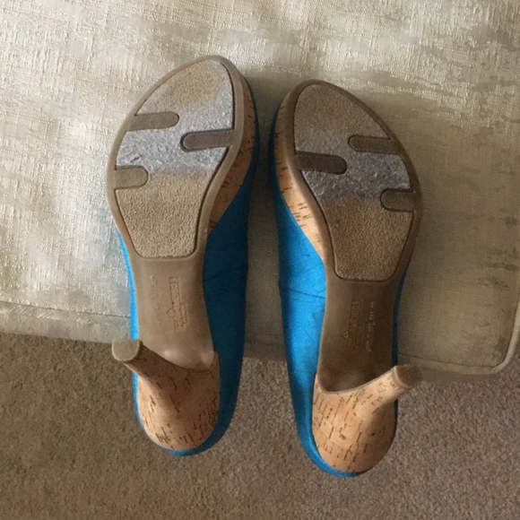 Fergalicious by Fergie turquoise platform pumps - Picture 5 of 6